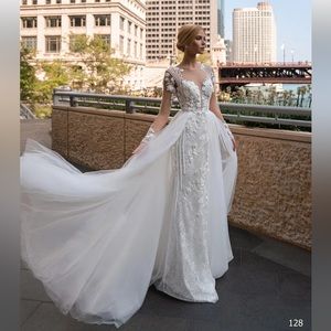 NWT Brand New Unworn Wedding Dress with Overskirt - Size 2